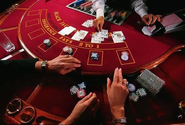 Người chơi Việt Nam xem và kích hoạt khuyến mãi trên điện thoại tại nn88